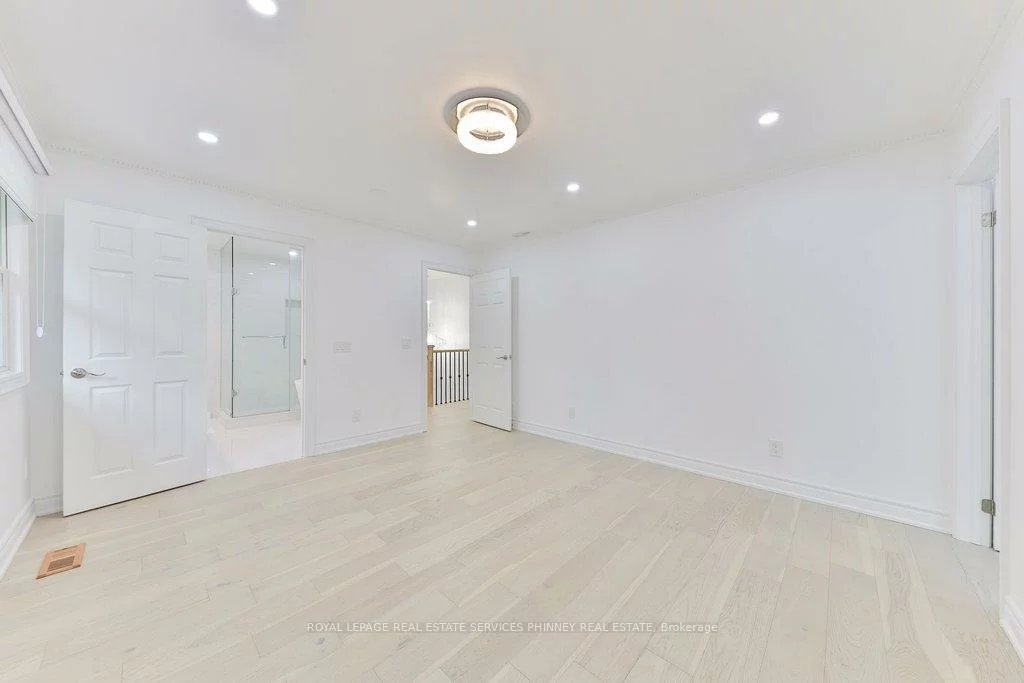 1003, Lakeshore, 1017 - SW Southwest, Oakville