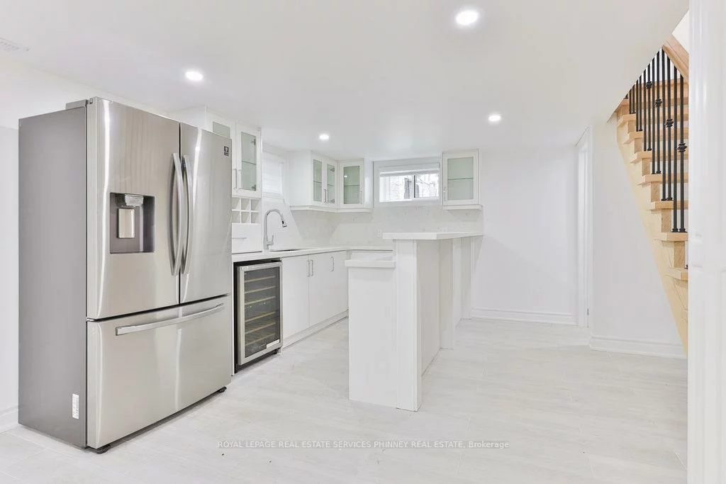 1003, Lakeshore, 1017 - SW Southwest, Oakville