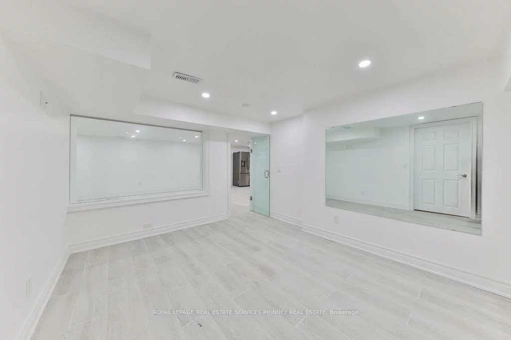 1003, Lakeshore, 1017 - SW Southwest, Oakville