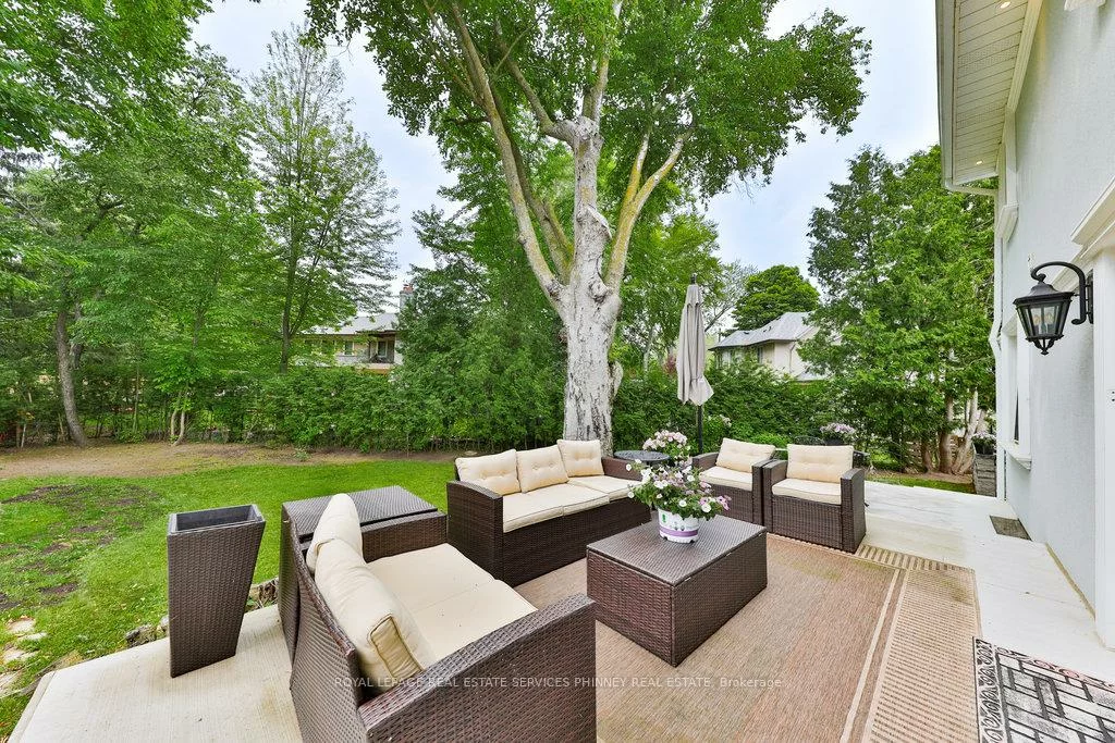 1003, Lakeshore, 1017 - SW Southwest, Oakville