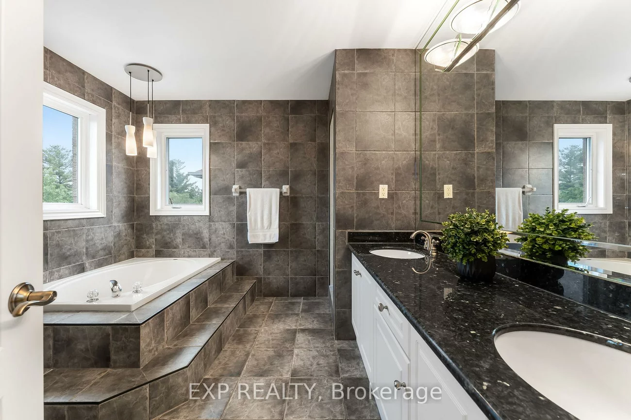 2000, Peak, 1015 - RO River Oaks, Oakville