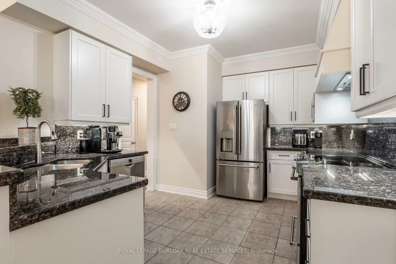 3329, Springflower, 1001 - BR Bronte, Oakville