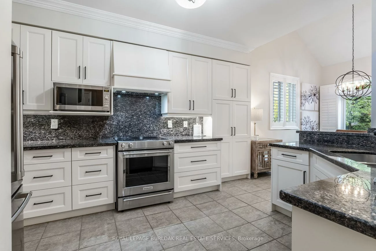 3329, Springflower, 1001 - BR Bronte, Oakville
