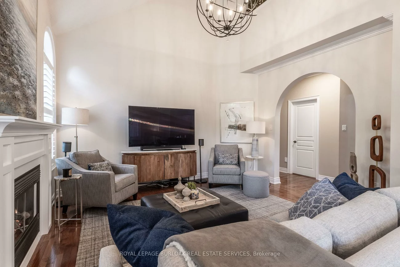 3329, Springflower, 1001 - BR Bronte, Oakville