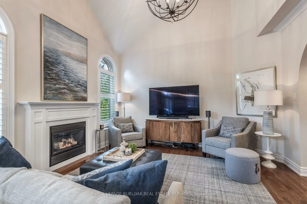 3329, Springflower, 1001 - BR Bronte, Oakville