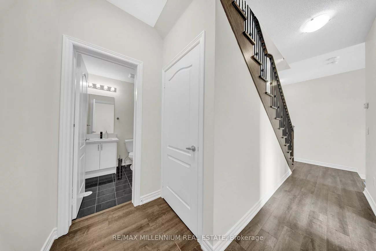 527, Dundas, 1010 - JM Joshua Meadows, Oakville