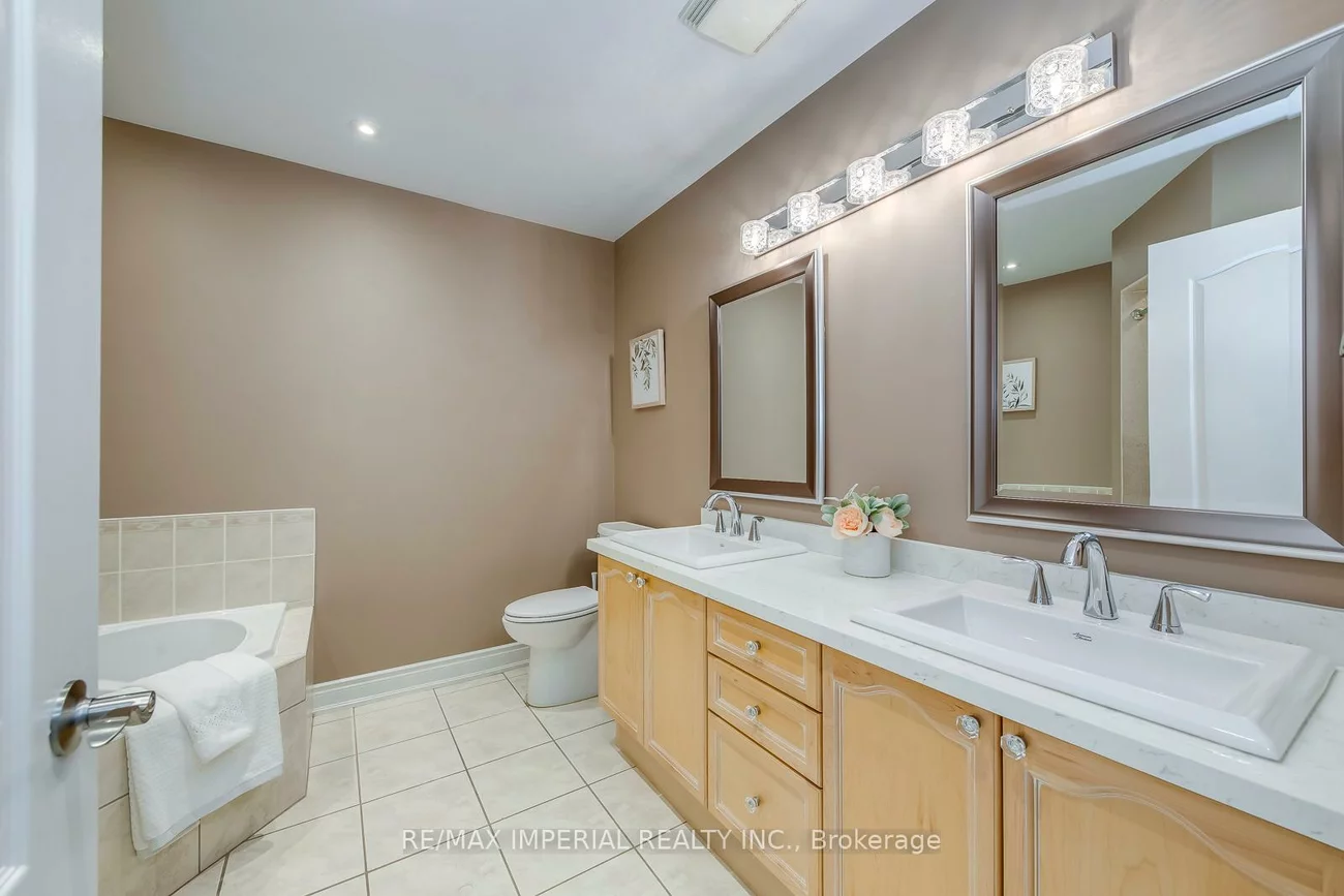 2182, Oakpoint, 1022 - WT West Oak Trails, Oakville