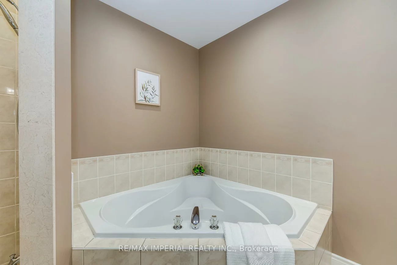 2182, Oakpoint, 1022 - WT West Oak Trails, Oakville