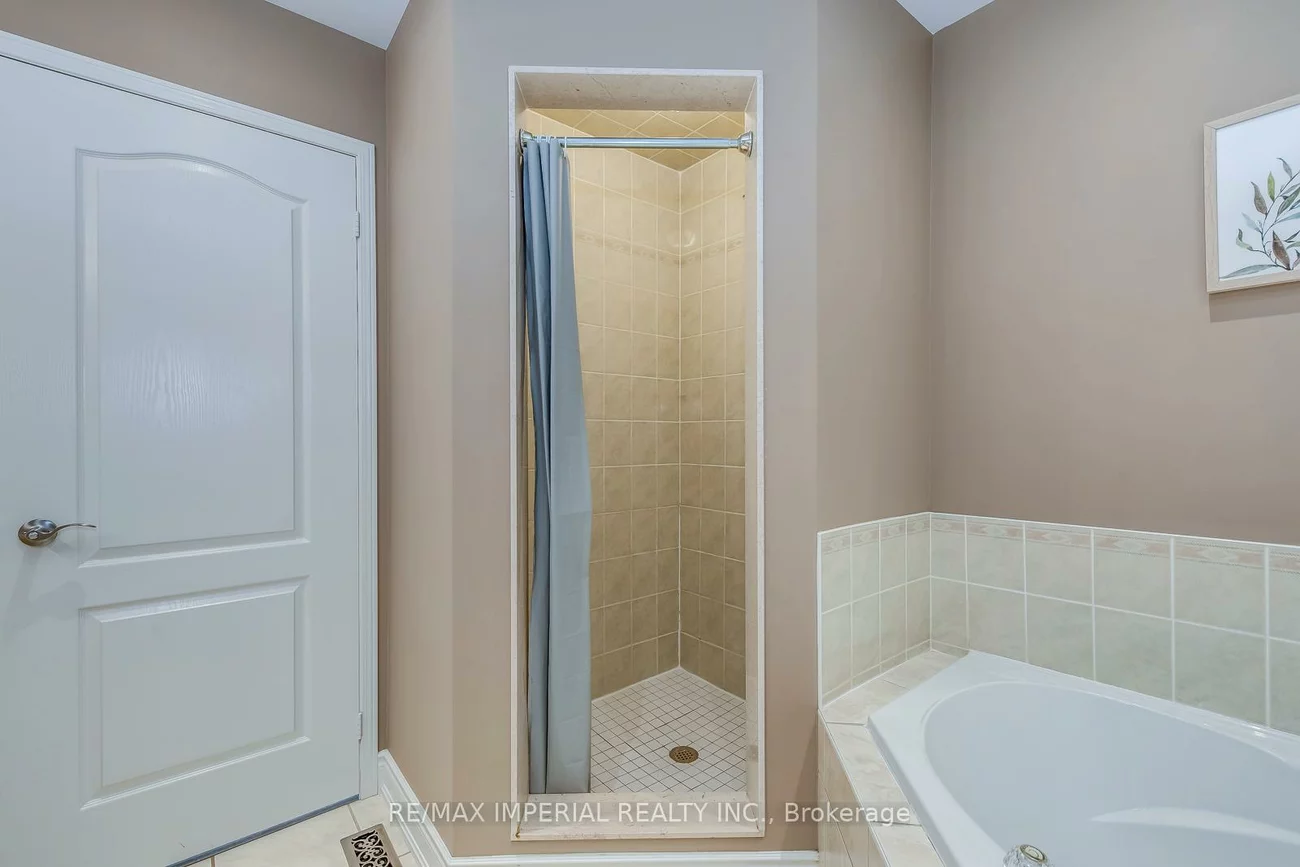 2182, Oakpoint, 1022 - WT West Oak Trails, Oakville