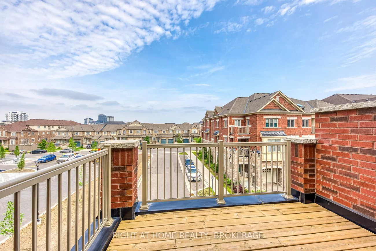 451, Dundas, 1010 - JM Joshua Meadows, Oakville