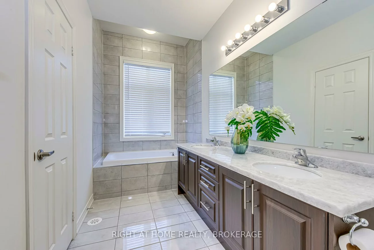 451, Dundas, 1010 - JM Joshua Meadows, Oakville