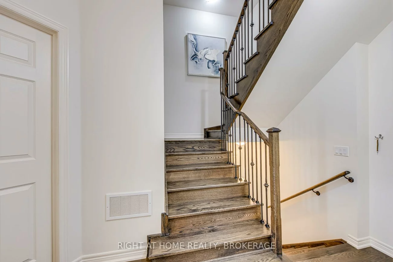 451, Dundas, 1010 - JM Joshua Meadows, Oakville