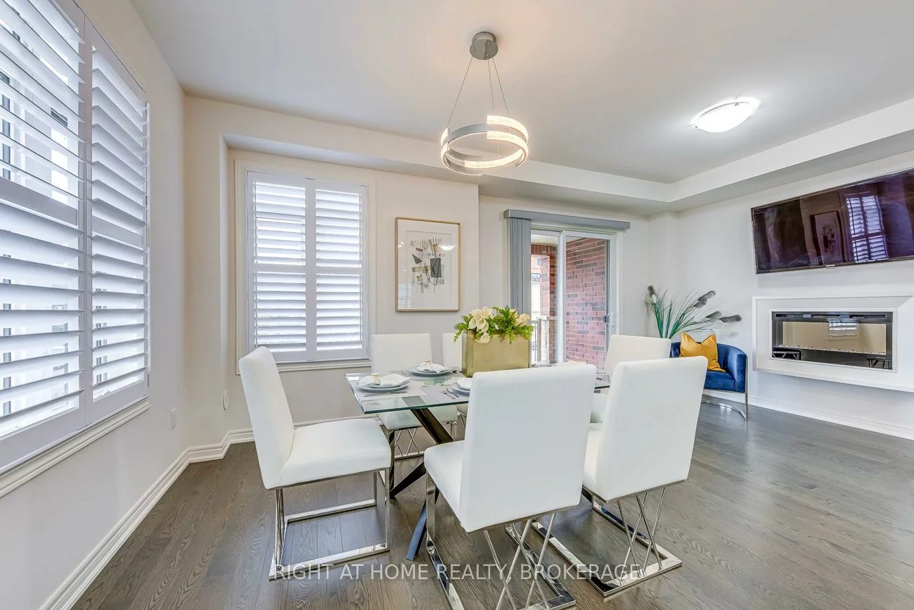 451, Dundas, 1010 - JM Joshua Meadows, Oakville
