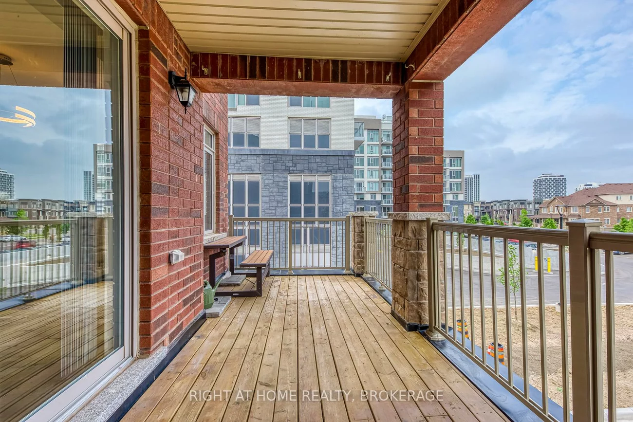 451, Dundas, 1010 - JM Joshua Meadows, Oakville