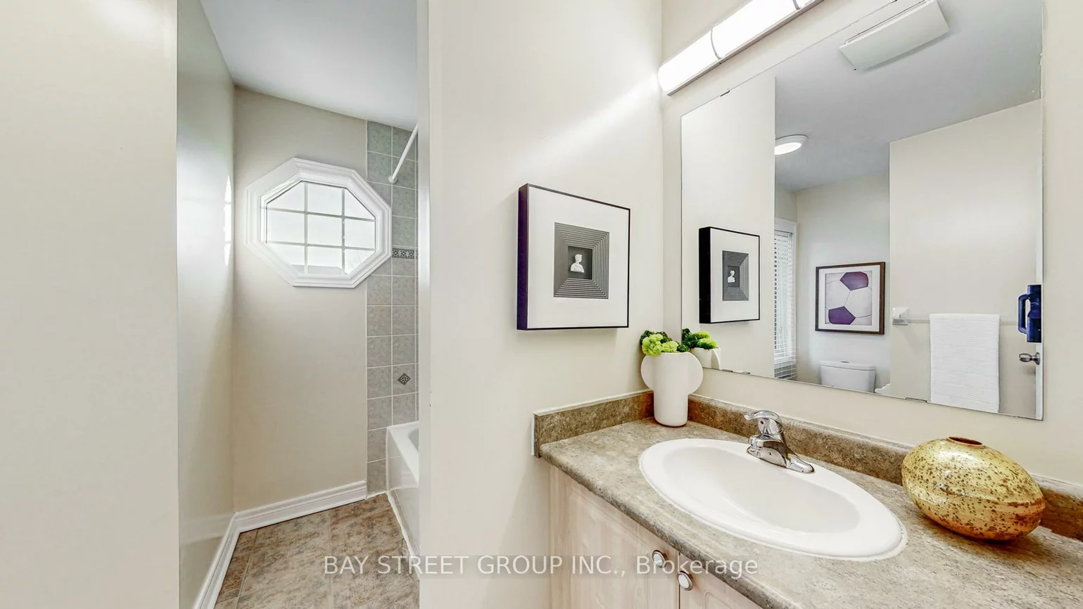 2292, Blue Oak, 1019 - WM Westmount, Oakville