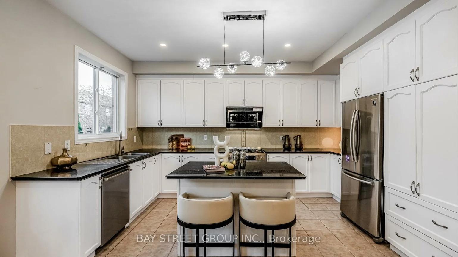 2292, Blue Oak, 1019 - WM Westmount, Oakville
