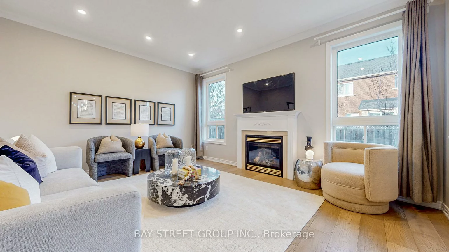 2292, Blue Oak, 1019 - WM Westmount, Oakville