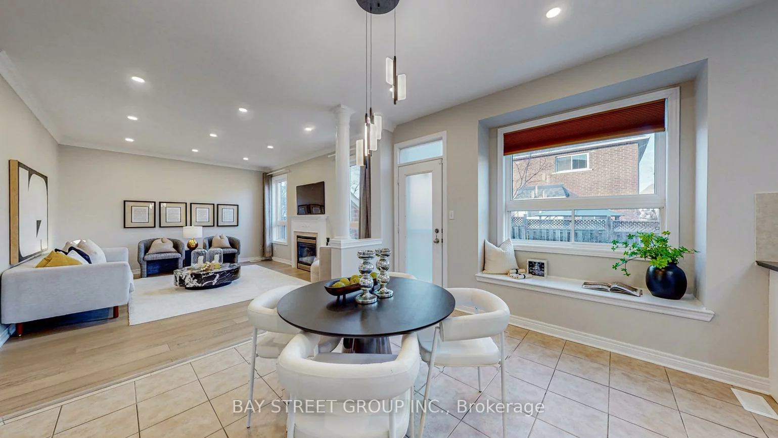2292, Blue Oak, 1019 - WM Westmount, Oakville