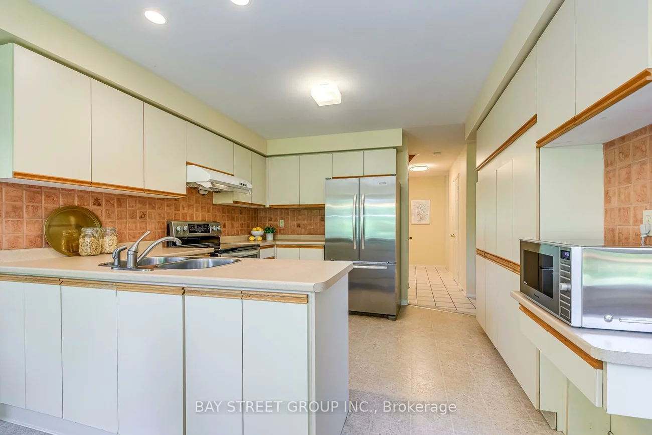 1369, Bishopstoke, 1004 - CV Clearview, Oakville