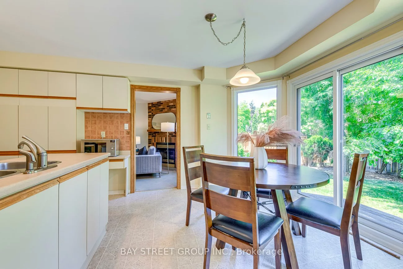 1369, Bishopstoke, 1004 - CV Clearview, Oakville