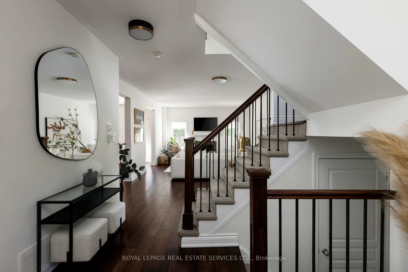 2076, Rochester, 1000 - BC Bronte Creek, Oakville