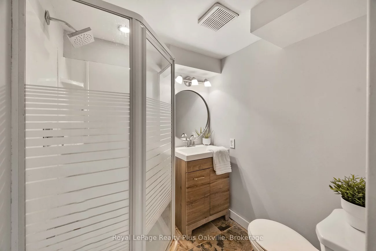 2386, Rebecca, 1001 - BR Bronte, Oakville