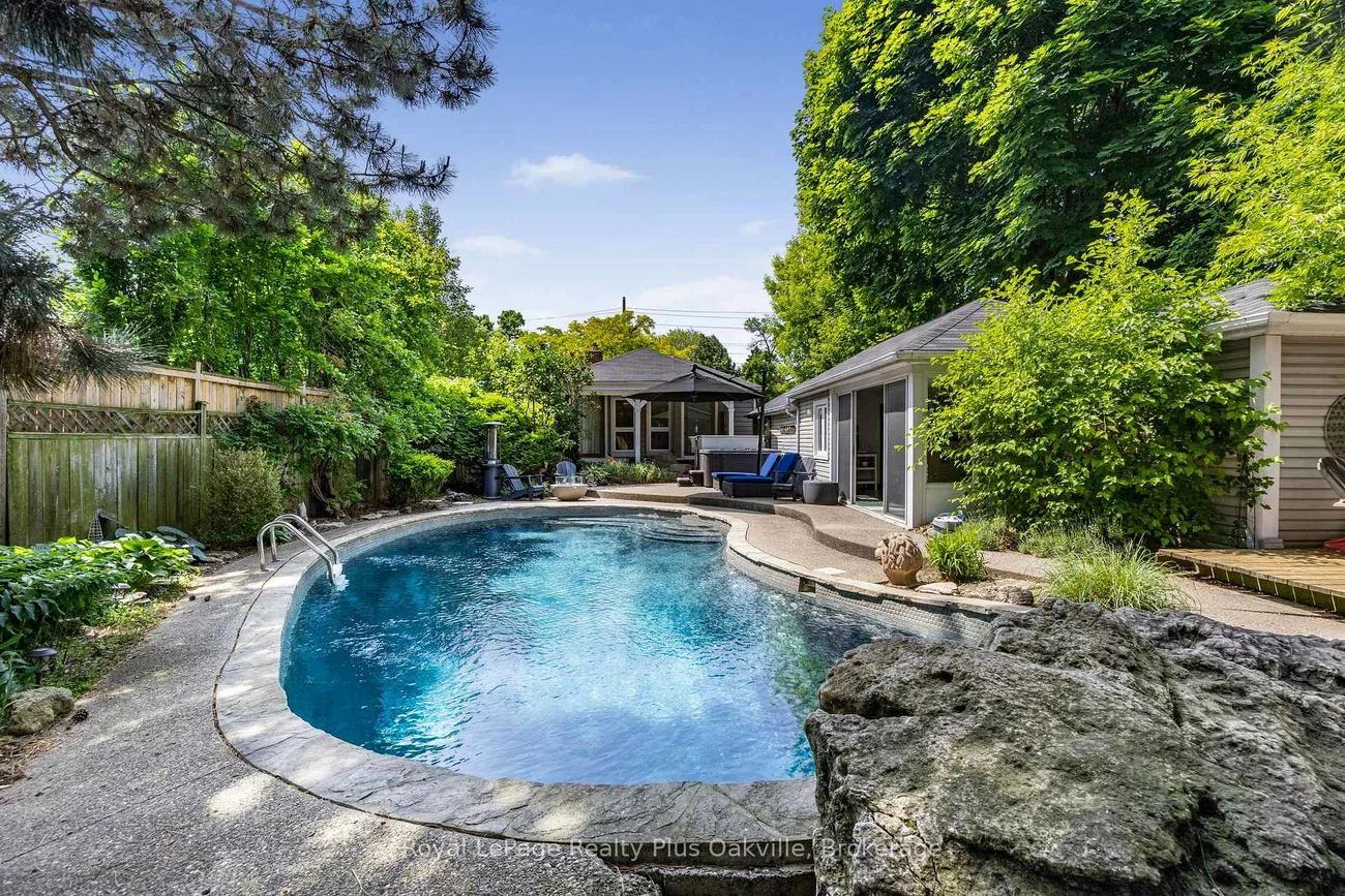 2386, Rebecca, 1001 - BR Bronte, Oakville