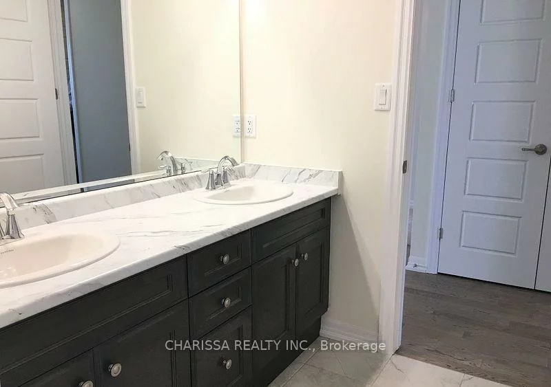 295, Ironside, 1008 - GO Glenorchy, Oakville