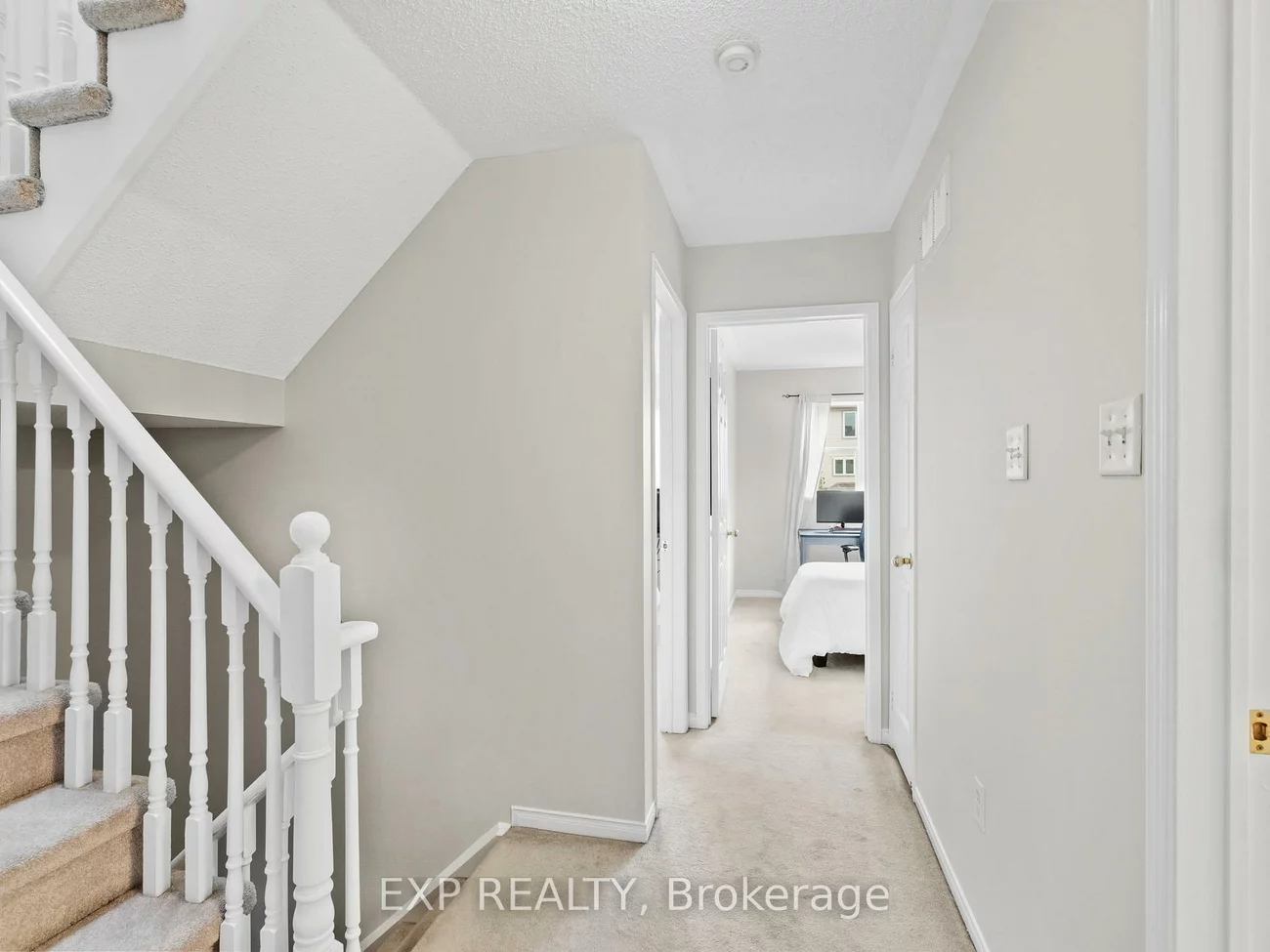 90, Georgian, 1015 - RO River Oaks, Oakville
