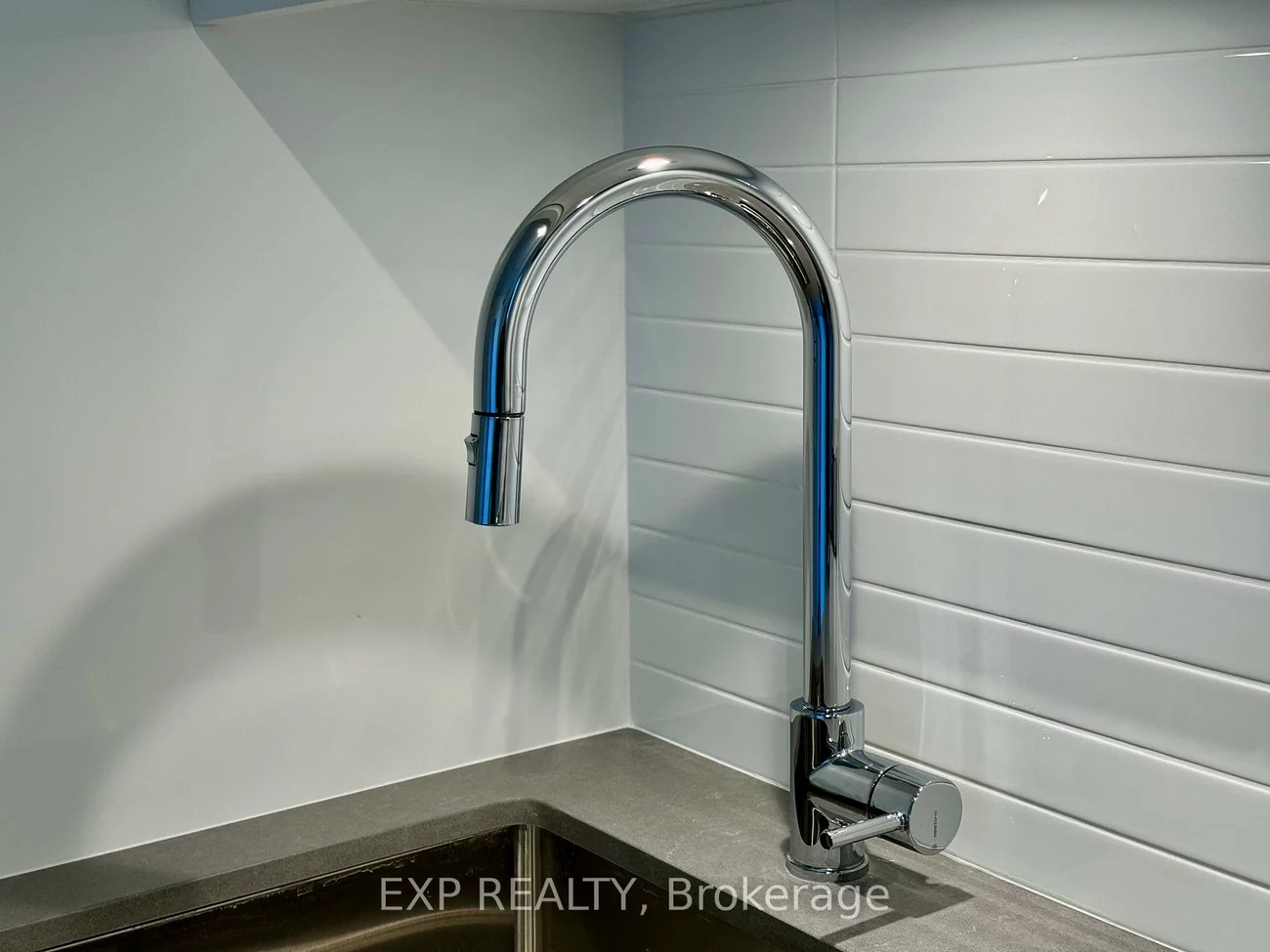90, Georgian, 1015 - RO River Oaks, Oakville