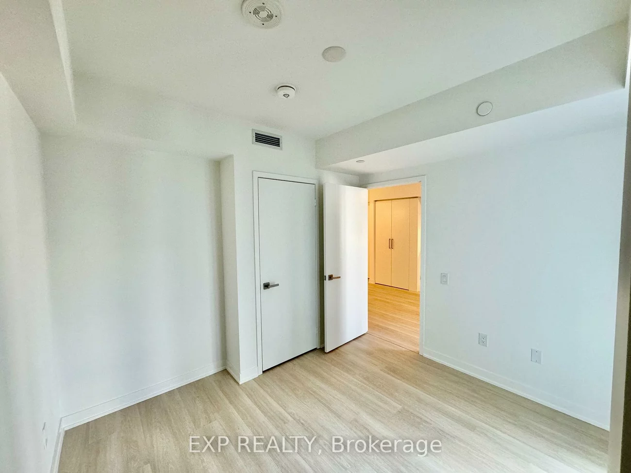 90, Georgian, 1015 - RO River Oaks, Oakville