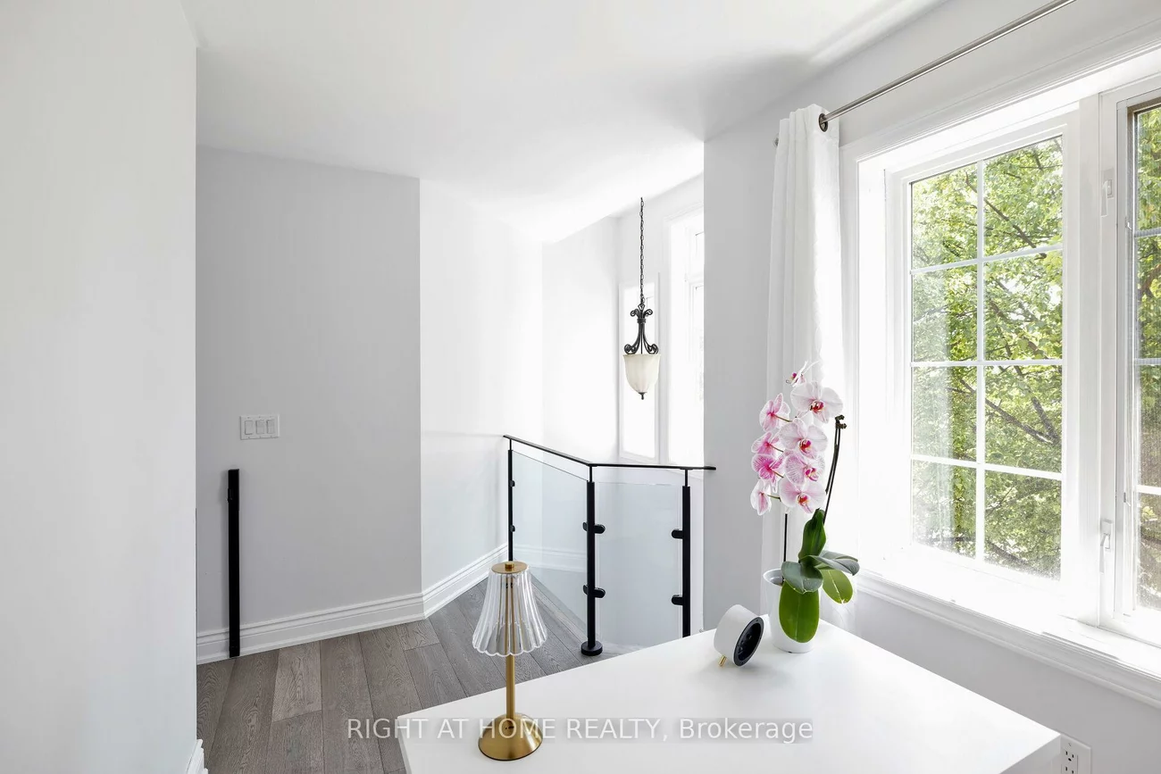 2591, Castle Hill, 1015 - RO River Oaks, Oakville
