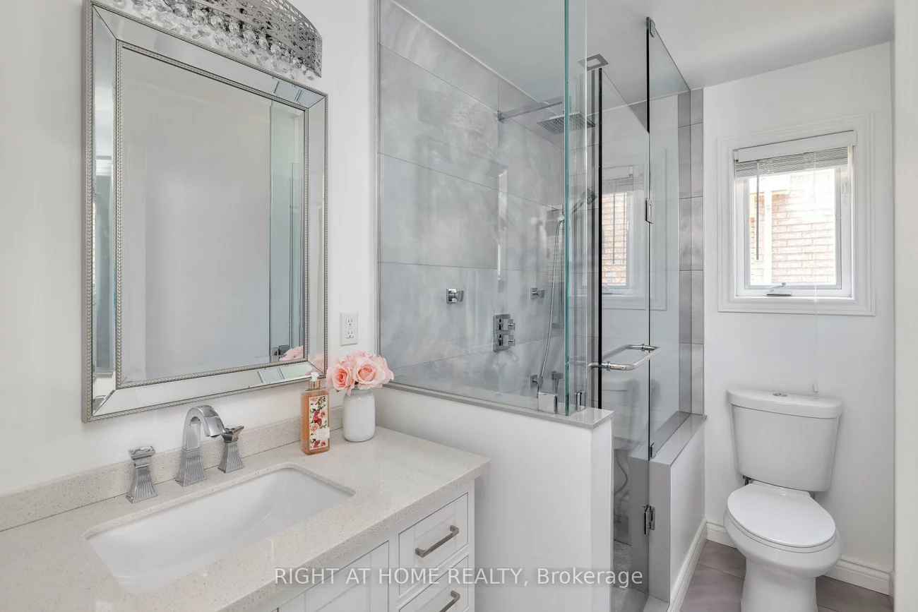 2591, Castle Hill, 1015 - RO River Oaks, Oakville
