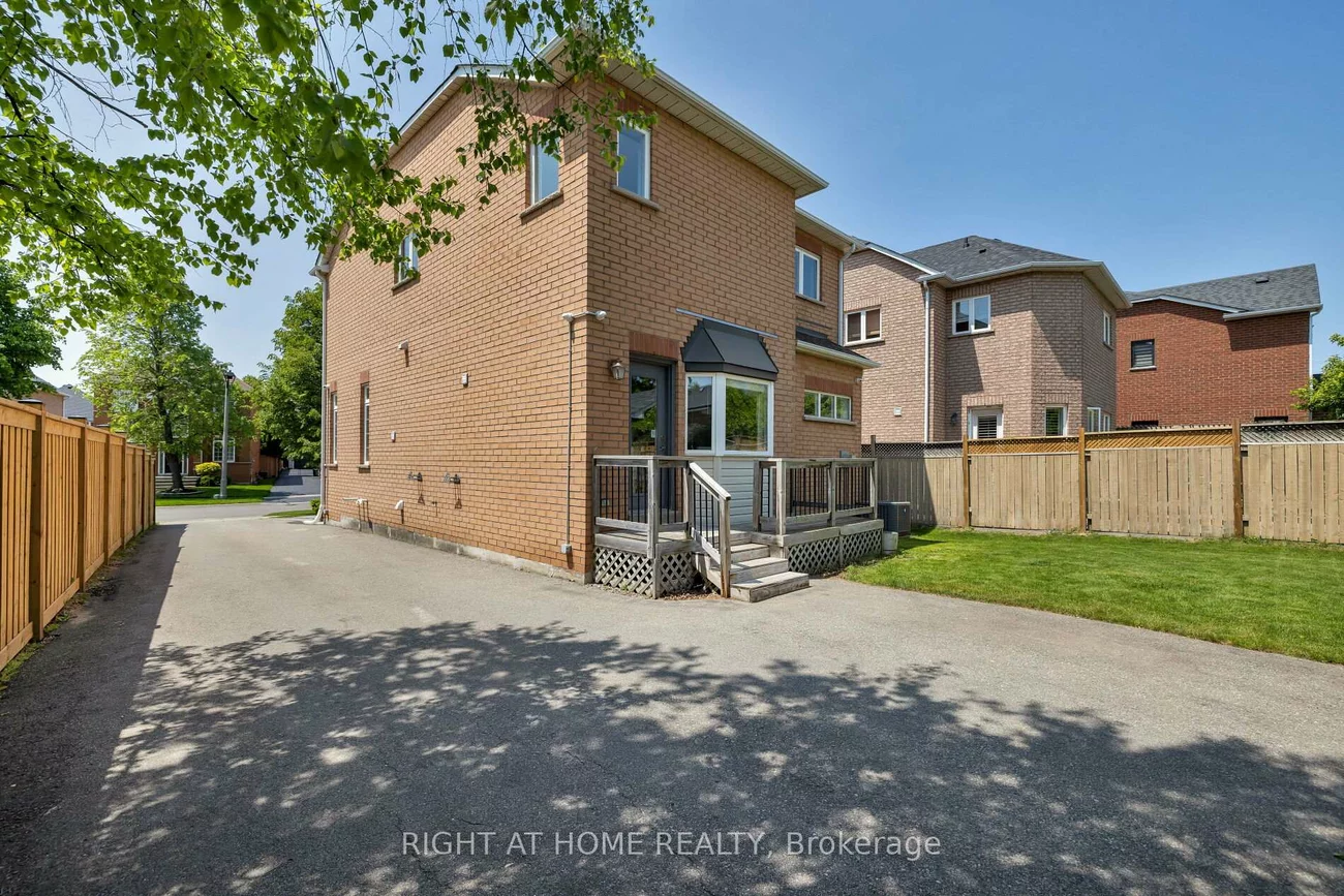 2591, Castle Hill, 1015 - RO River Oaks, Oakville