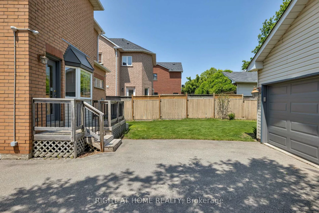 2591, Castle Hill, 1015 - RO River Oaks, Oakville