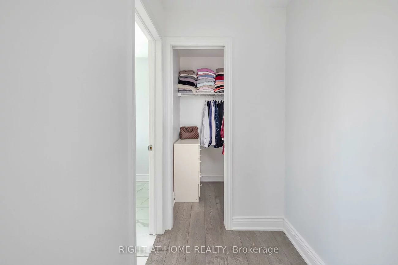 2591, Castle Hill, 1015 - RO River Oaks, Oakville