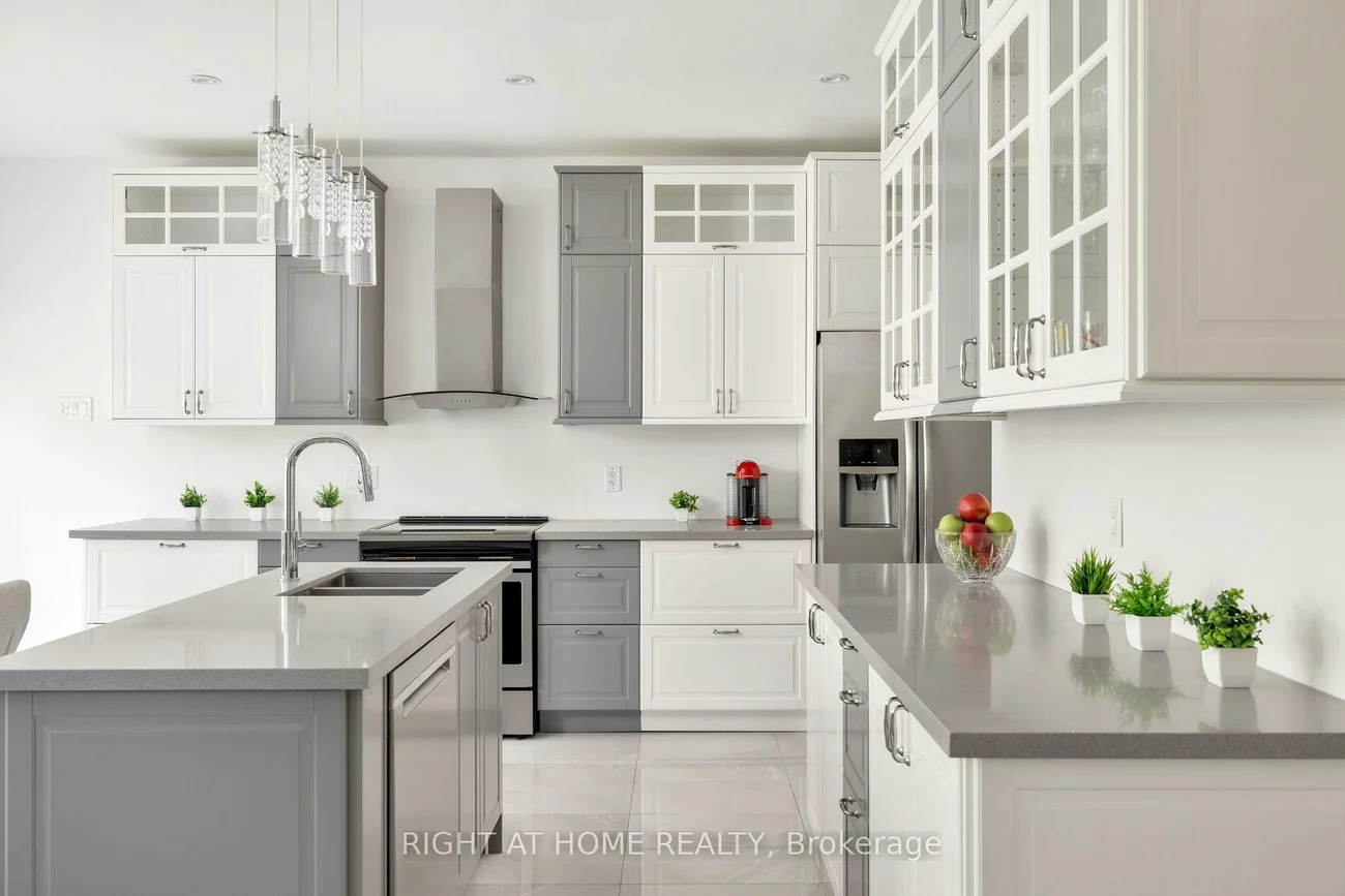 2591, Castle Hill, 1015 - RO River Oaks, Oakville