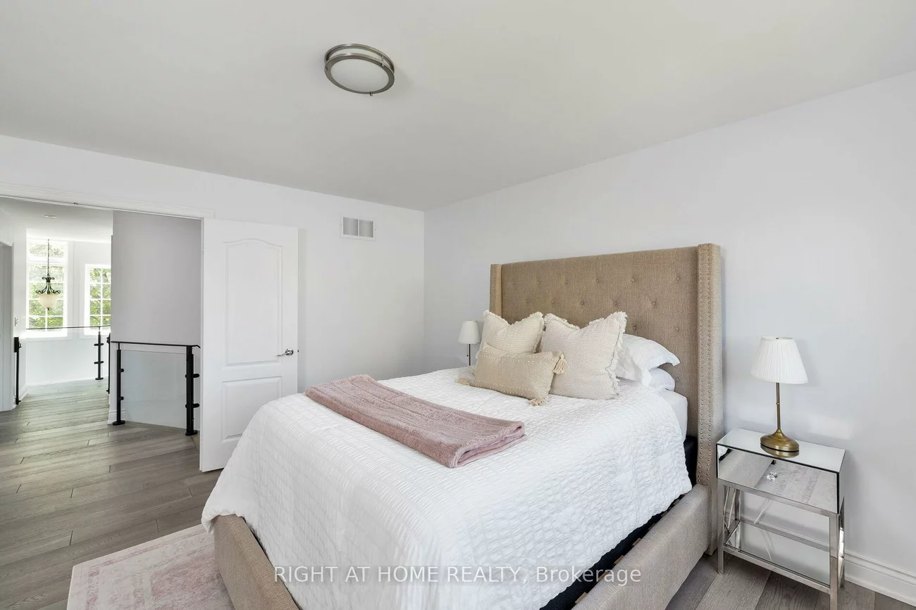 2591, Castle Hill, 1015 - RO River Oaks, Oakville