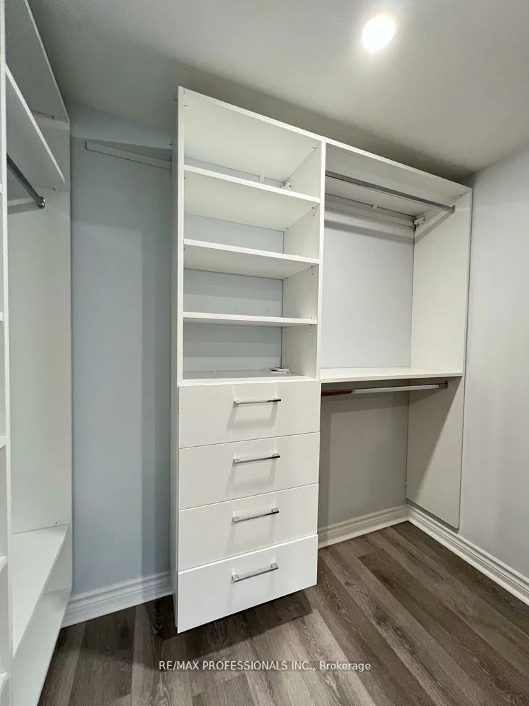 15, Ridge, 1003 - CP College Park, Oakville