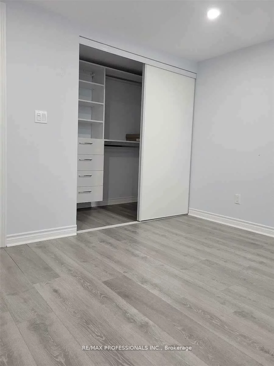 15, Ridge, 1003 - CP College Park, Oakville