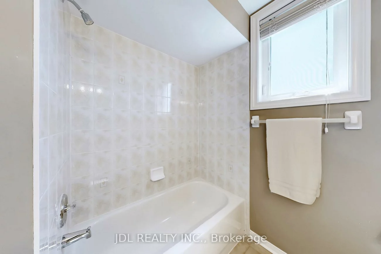 240, Lexington, 1015 - RO River Oaks, Oakville