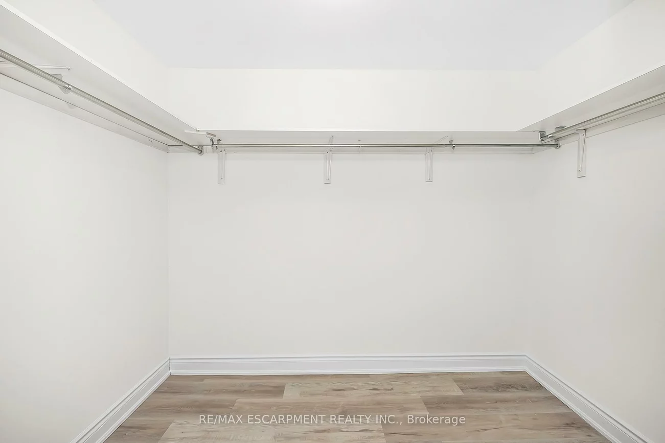 2728, Guilford, 1004 - CV Clearview, Oakville