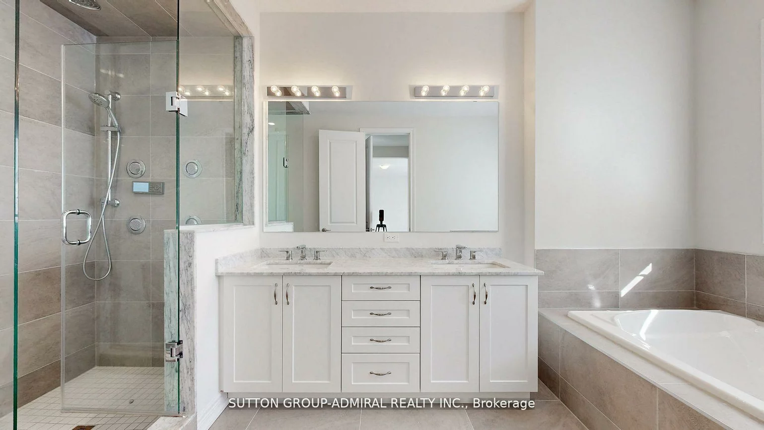 34, Carnegie, 1008 - GO Glenorchy, Oakville