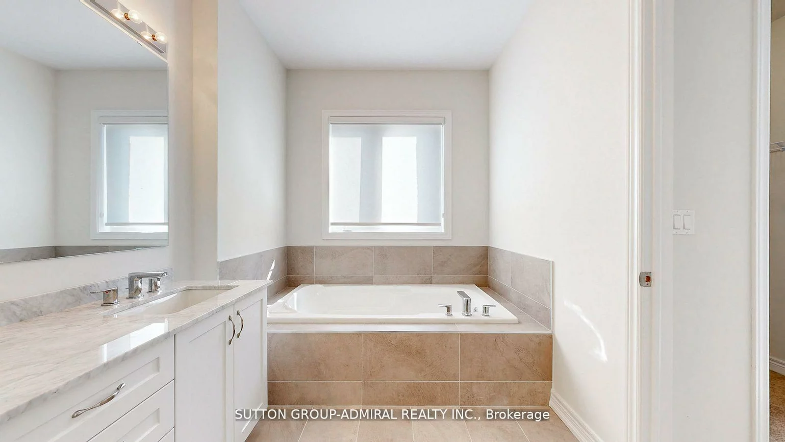 34, Carnegie, 1008 - GO Glenorchy, Oakville