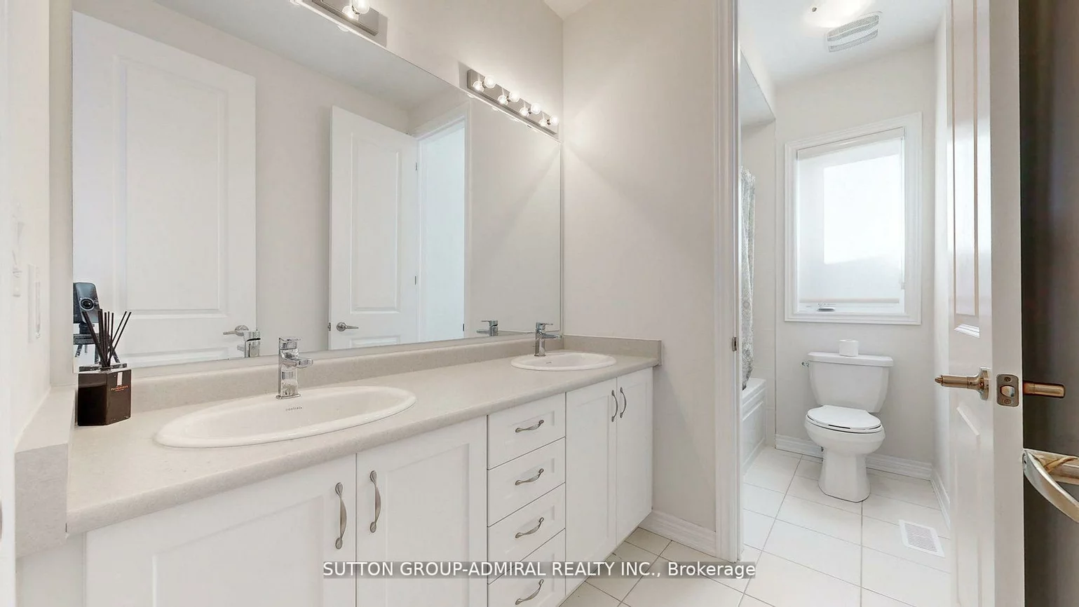 34, Carnegie, 1008 - GO Glenorchy, Oakville