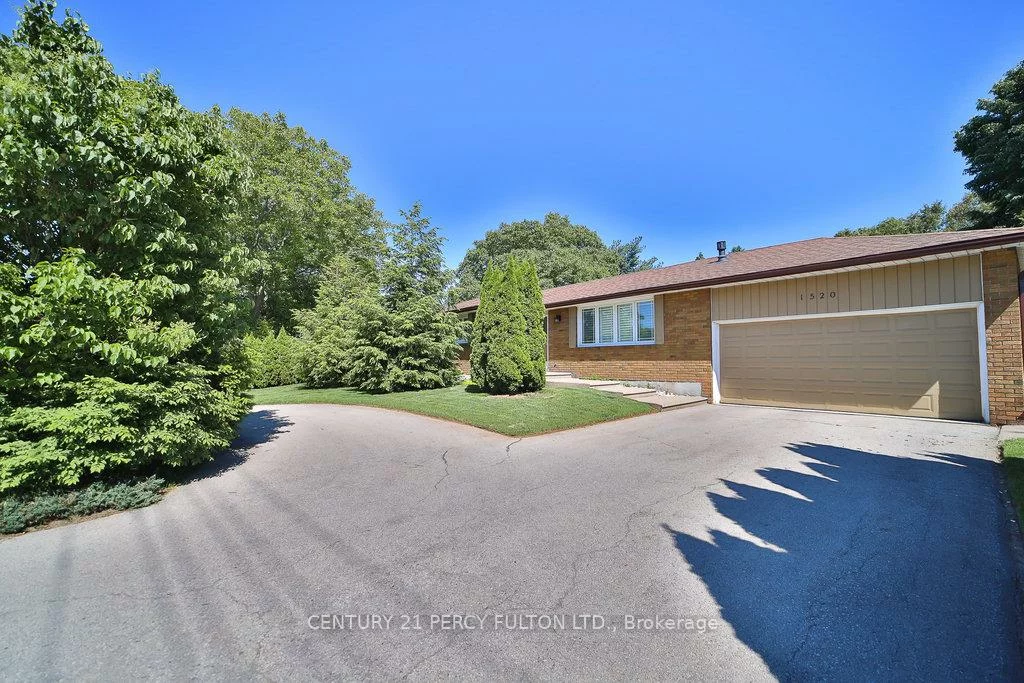 1520, Rebecca, 1017 - SW Southwest, Oakville