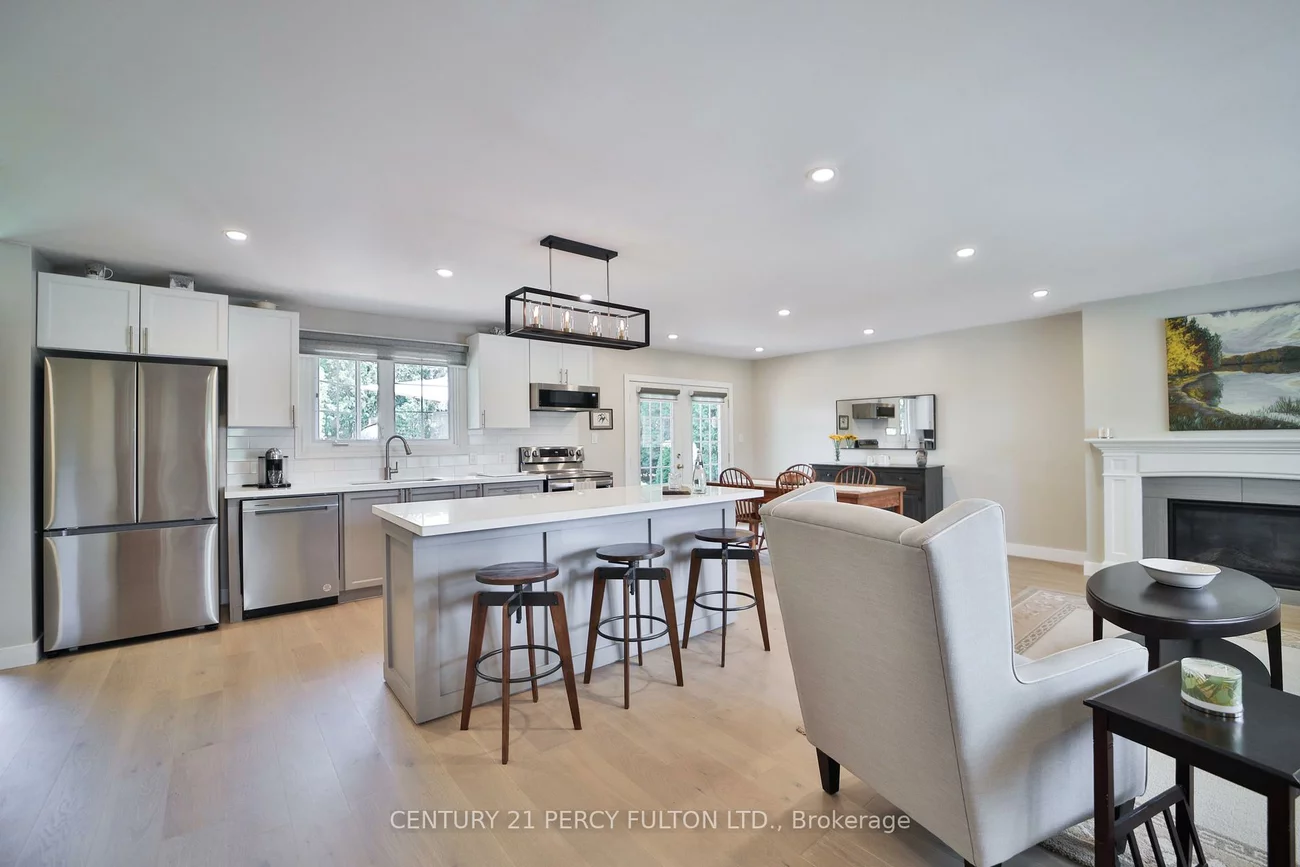 1520, Rebecca, 1017 - SW Southwest, Oakville