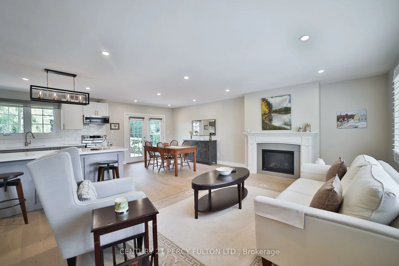 1520, Rebecca, 1017 - SW Southwest, Oakville