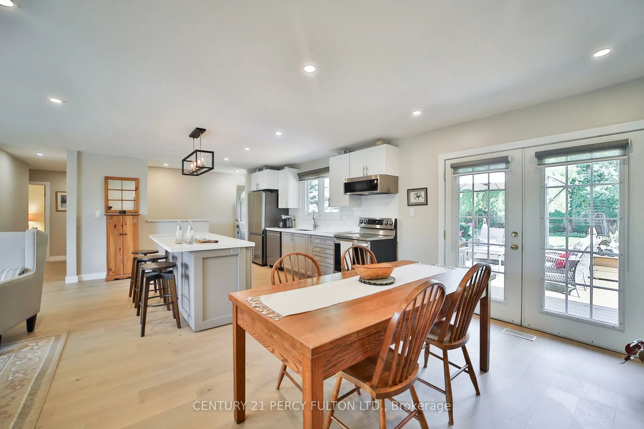 1520, Rebecca, 1017 - SW Southwest, Oakville