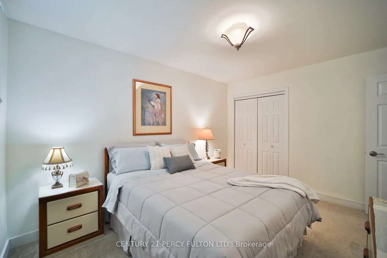 1520, Rebecca, 1017 - SW Southwest, Oakville